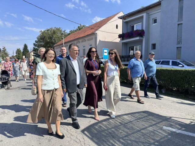 Tradicionalna manifestacija u Banoštoru obeležena dodelom nagrada domaćim vinarijama i koncertom Goce Tržan.