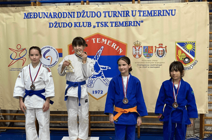 Takmičari dzudo kluba Cement na postolju sa medaljama