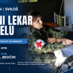 Vojni lekar meri pritisak starijoj osobi tokom akcije u Svilošu, Beočin