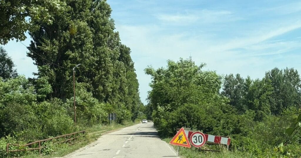 Pripremni radovi za asfaltiranje puta ka Dunav naselju u Beočinu