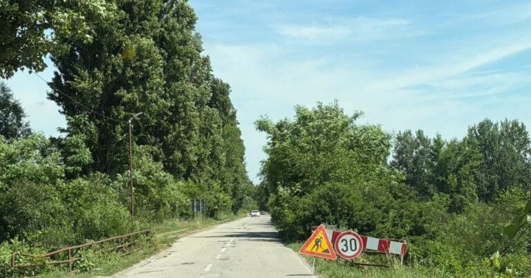 Pripremni radovi za asfaltiranje puta ka Dunav naselju u Beočinu