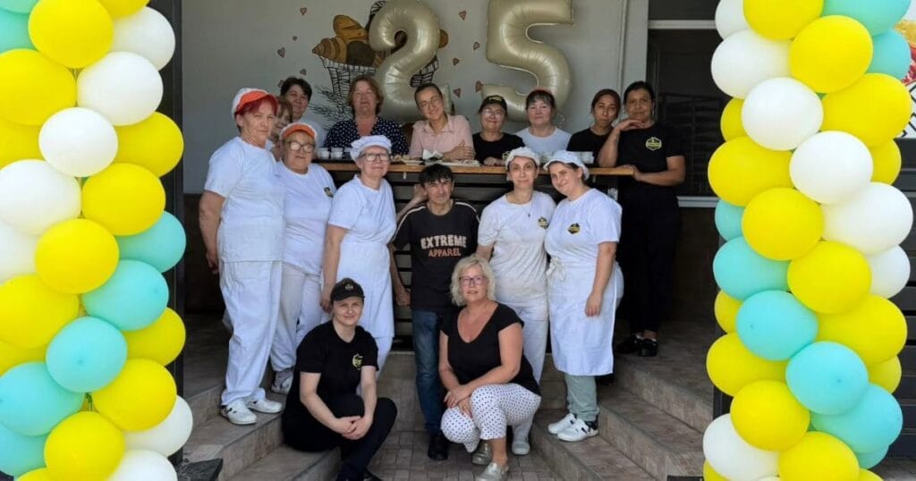 Zaposleni i članovi porodice Svirčević obeležavaju 25 godina rada pekare Danica CO u Rakovcu