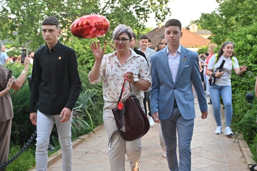 Maturanti OŠ Jovan Grčić Milenko na proslavi male mature u Beočinu 2026