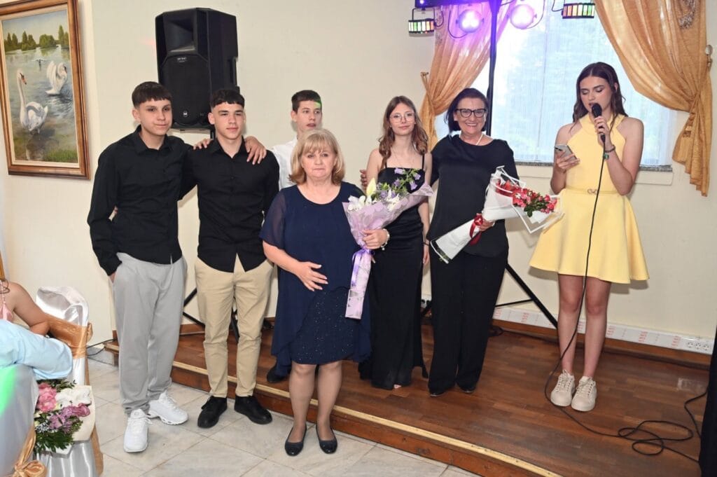 Beočinski maturanti na proslavi male mature u restoranu Karaš