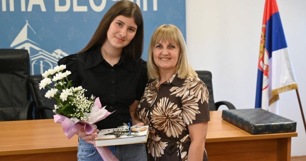 Tijana Komadina, učenica generacije Osnovne škole „Jovan Grčić Milenko“, na prijemu u Opštini Beočin.