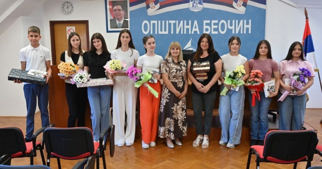 Vukovci i učenici generacije iz Beočina i Suseka na prijemu u Opštini Beočin.