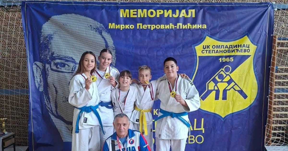 Džudo klub Cement sa trenerom na memorijalu Mirko Petrović Pićina 2026 – foto: Sportski savez opštine Beočin