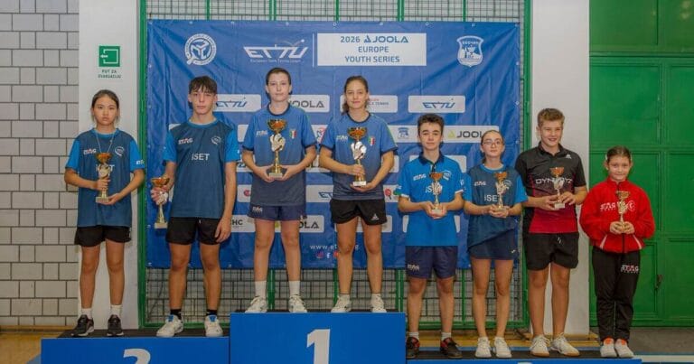 Pobednici i učesnici JOOLA Europe Youth Series turnira u Beočinu sa peharima