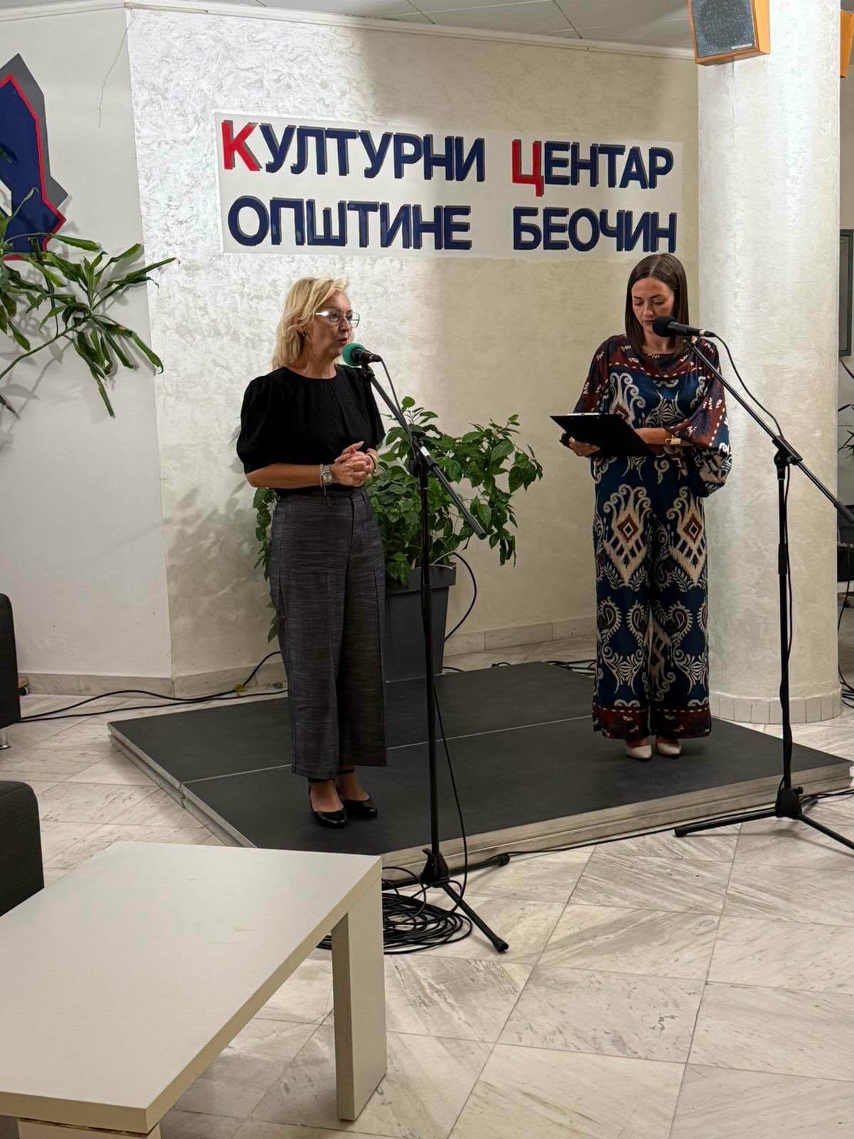Tanja Drljača na likovnoj smotri u Beočinu — foto: Kulturni centar opštine Beočin