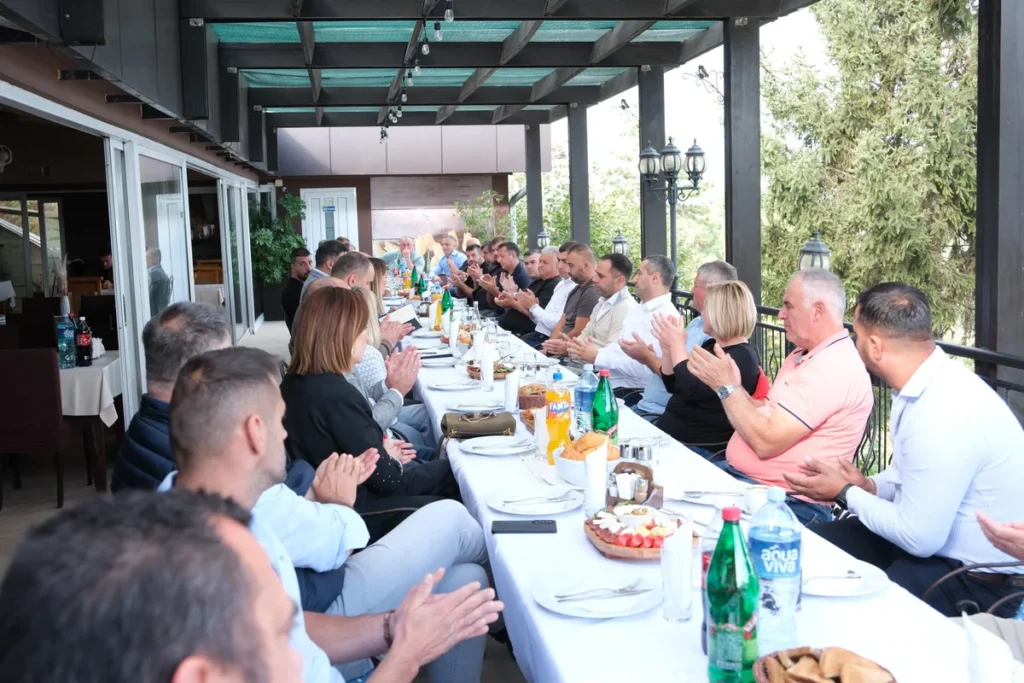 Učesnici sastanka sa privrednicima i vinarima u Beočinu, 8. oktobra 2026. Foto: Instagram / Miloš Vučević.