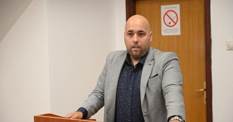 Nemanja Zarić, izabran za vršioca dužnosti direktora JP Toplana Beočin. Foto: Ismet Ademovski / Opština Beočin.