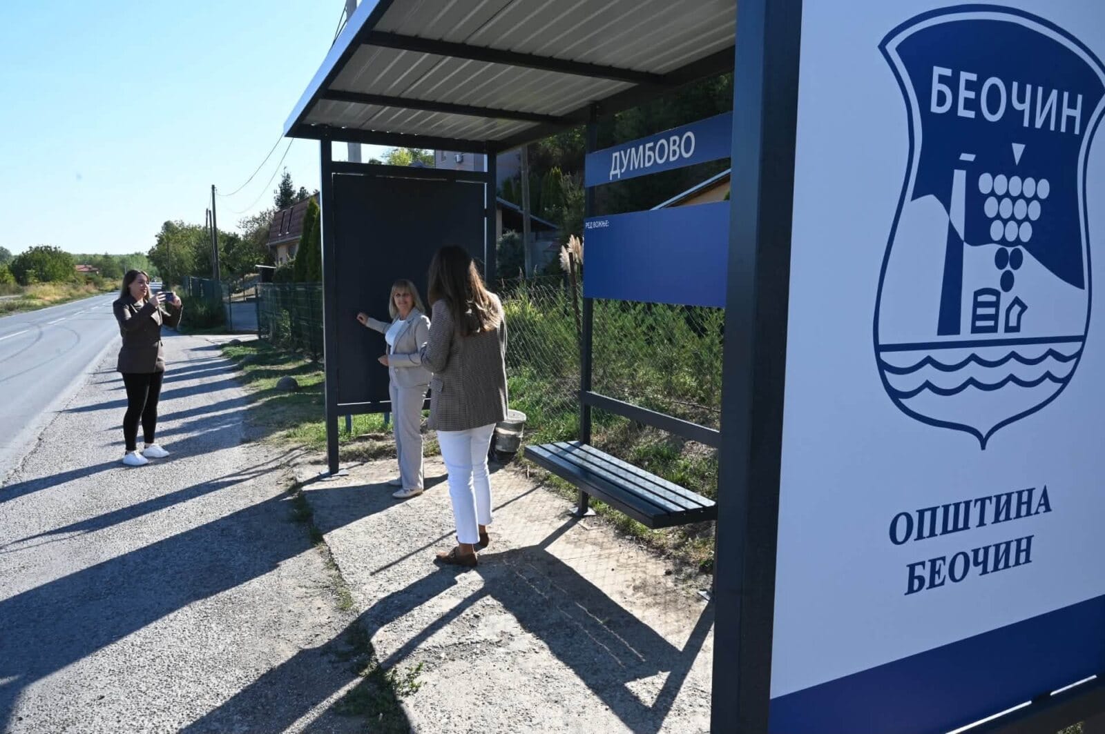 Nadstrešnica i klupa na stajalištu u Dumbovu – foto: Ismet Ademovski / Opština Beočin