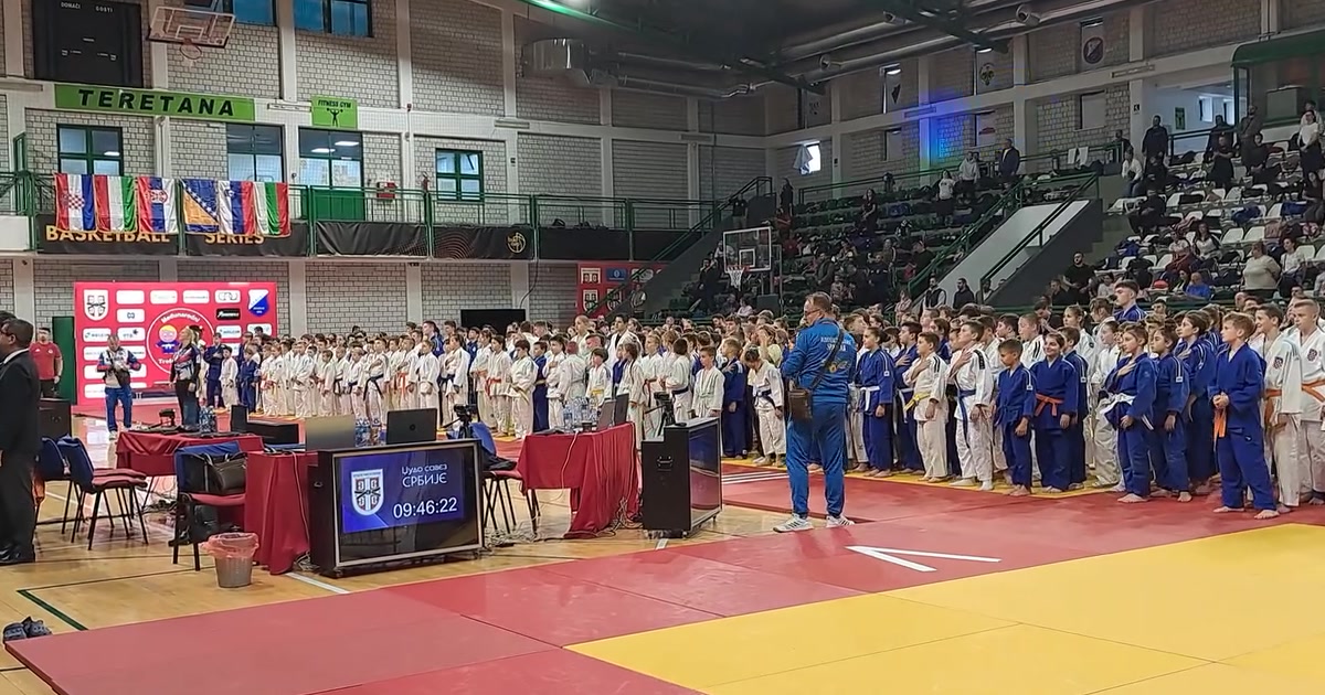 Svečano otvaranje 16. Trofeja Beočina 2026 – džudisti tokom intoniranja himne. Foto: Sportski savez opštine Beočin